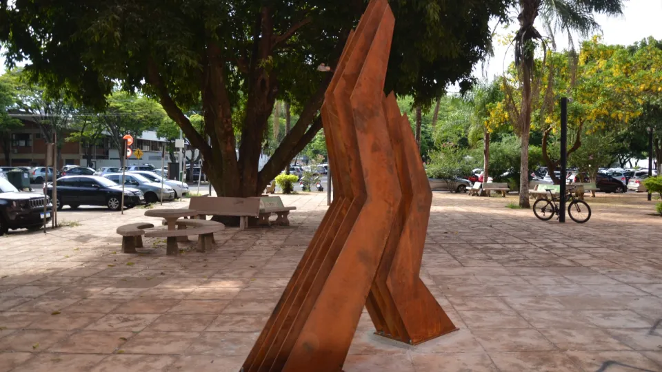 Fotografia do monumento em homenagem às vítimas do Covid 19