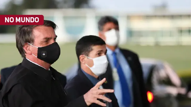 Foto de Bolsonaro em coletiva de imprensa